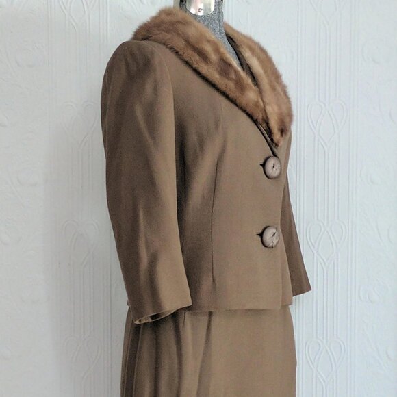 Late 50's early 60's brown suit with mink collar small/medium - Picture 2 of 4